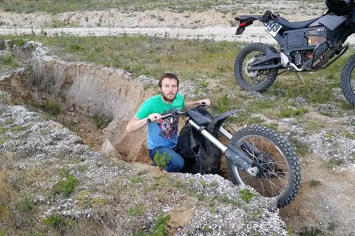 Luke Workman testing the Zero FX in reasonably unforgiving terrain