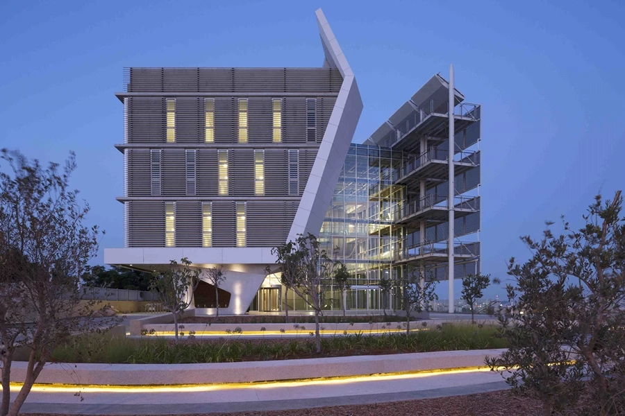 Users and visitors are able to examine the environmental technologies installed in the PSES building (Photo: Shai Epstein)