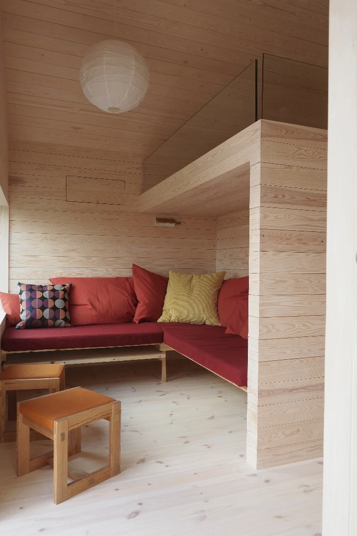 Cabin Ustaoset's combined lounge/sleeping area