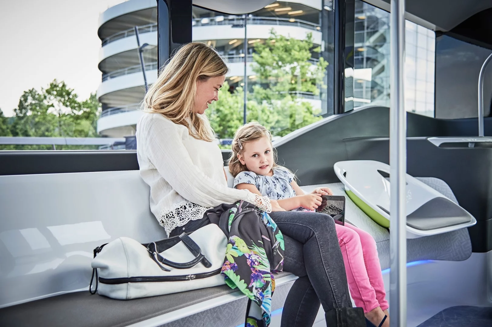 The interior design of the bus is open-plan and is said to have been inspired by city squares and parks