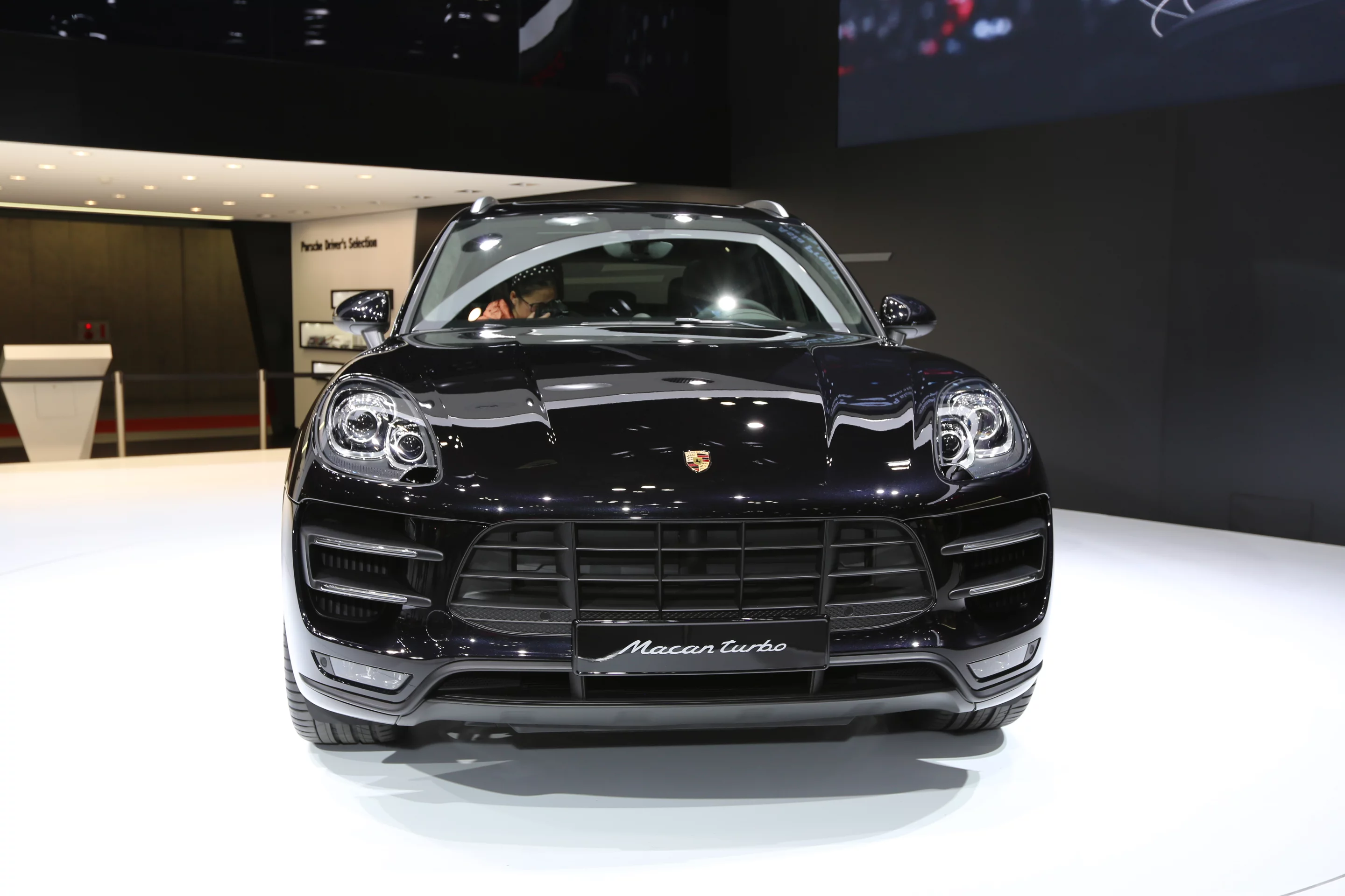 Macan grille