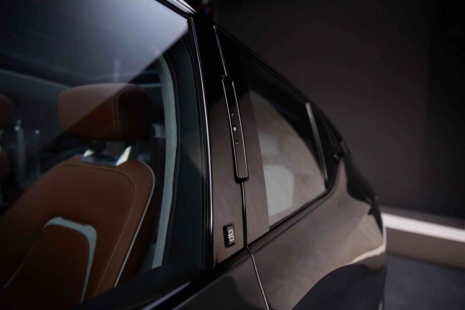 Each B-pillar has built-in cameras for facial recognition door unlock