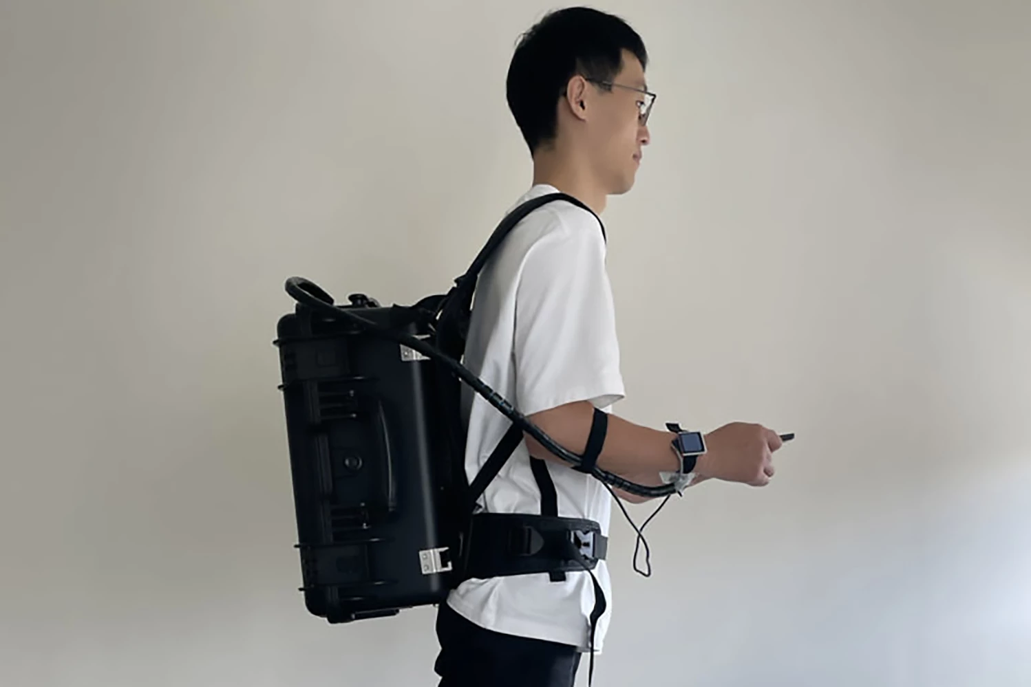 The backpack houses the device's laser supply and power source and weighs 15 lb