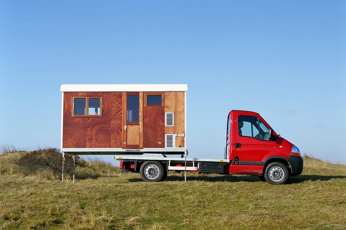 Tonke Explorer 1 getting unloaded