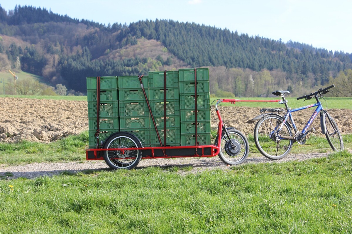 The Carla Cargo trailer is designed to carry standard European crates