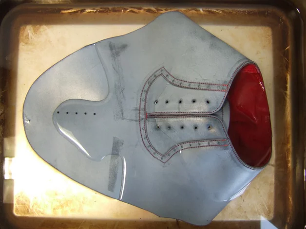 Integrated LED lights both point toward the correct direction, and display a progress bar to show how much of the journey remains