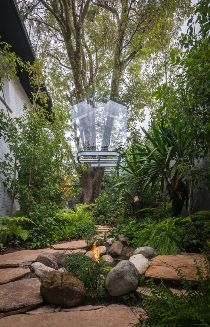 The “chantli kuaulakoyokan” treehouse takes its name from the native Mexican language of nahuatl, and loosely translates to "house in the treetop"