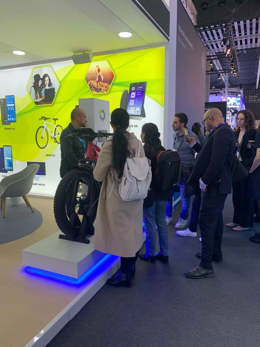 The show model at Orbic's MWC booth features a Bafang mid-drive motor, a "long-life" battery, Kenda fat tires and a 9-speed groupset
