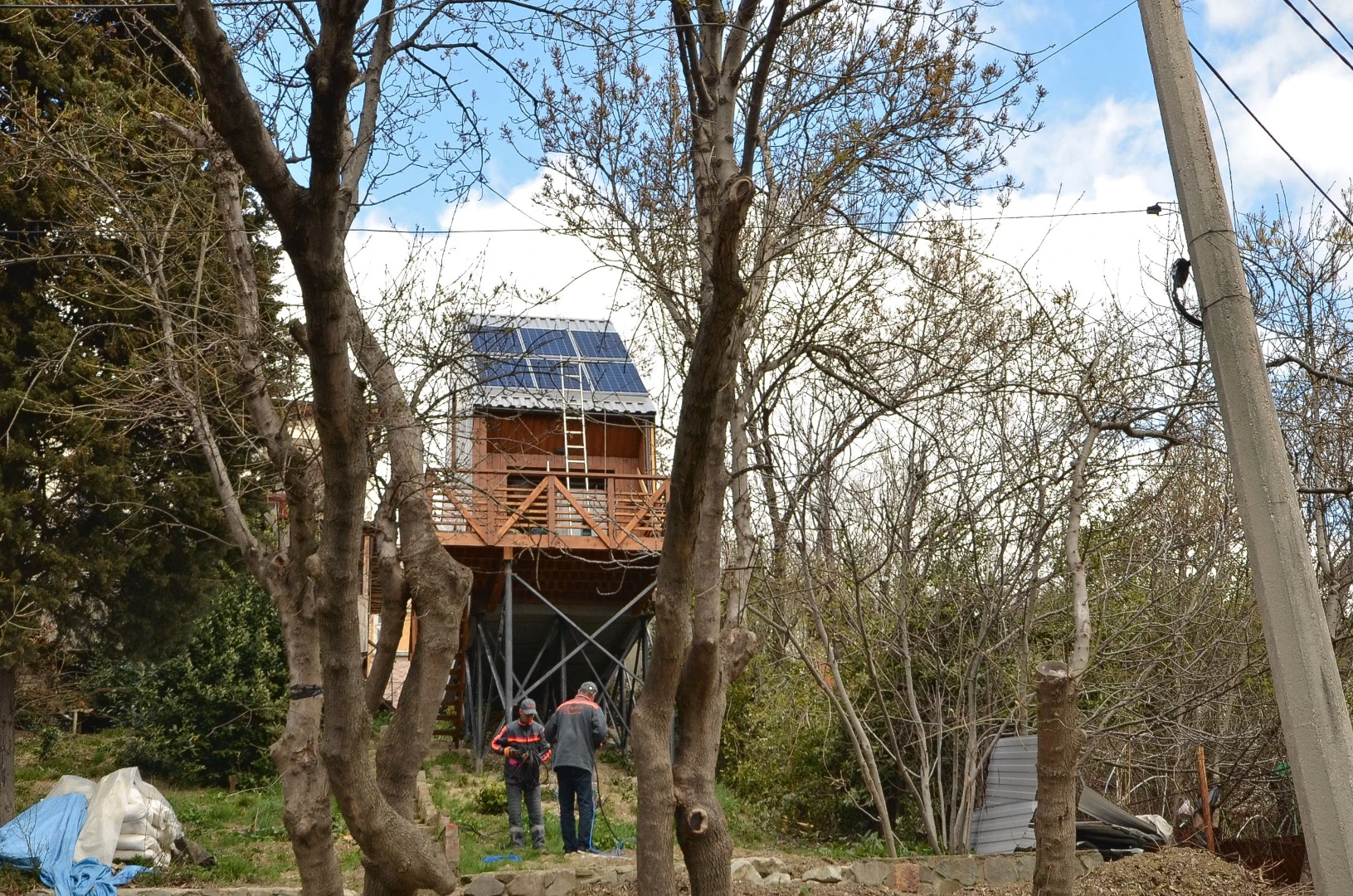 The S22 features solar panels on the roof