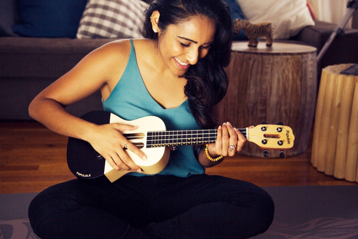 PopuBand Music says that learners should be playing their first song within 15 minutes of pickup up the Populele
