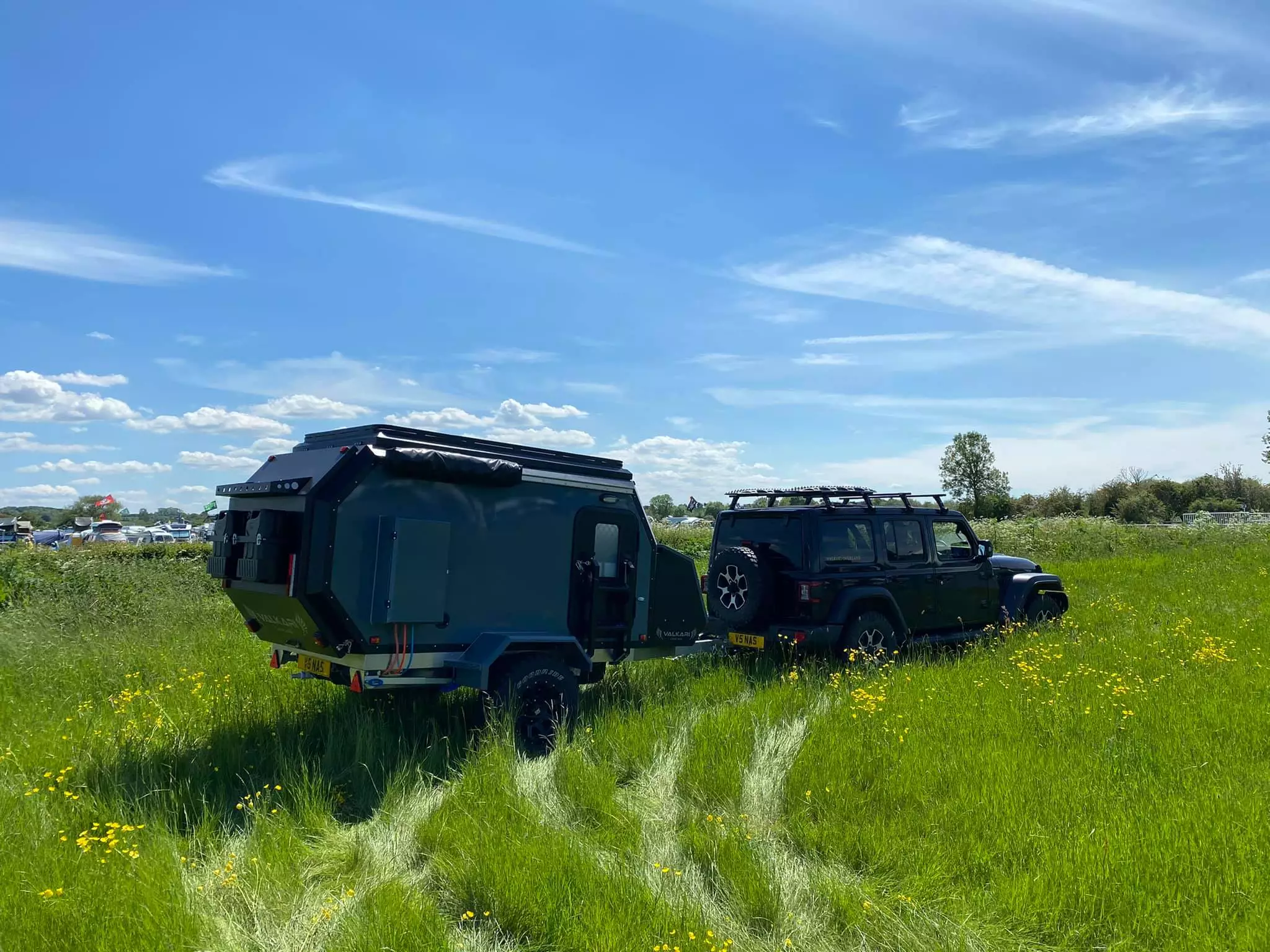 Upon first glance, the Valkari Overland X1 looks completely like the latest Australian camper trailer, but this one actually comes from Great Britain