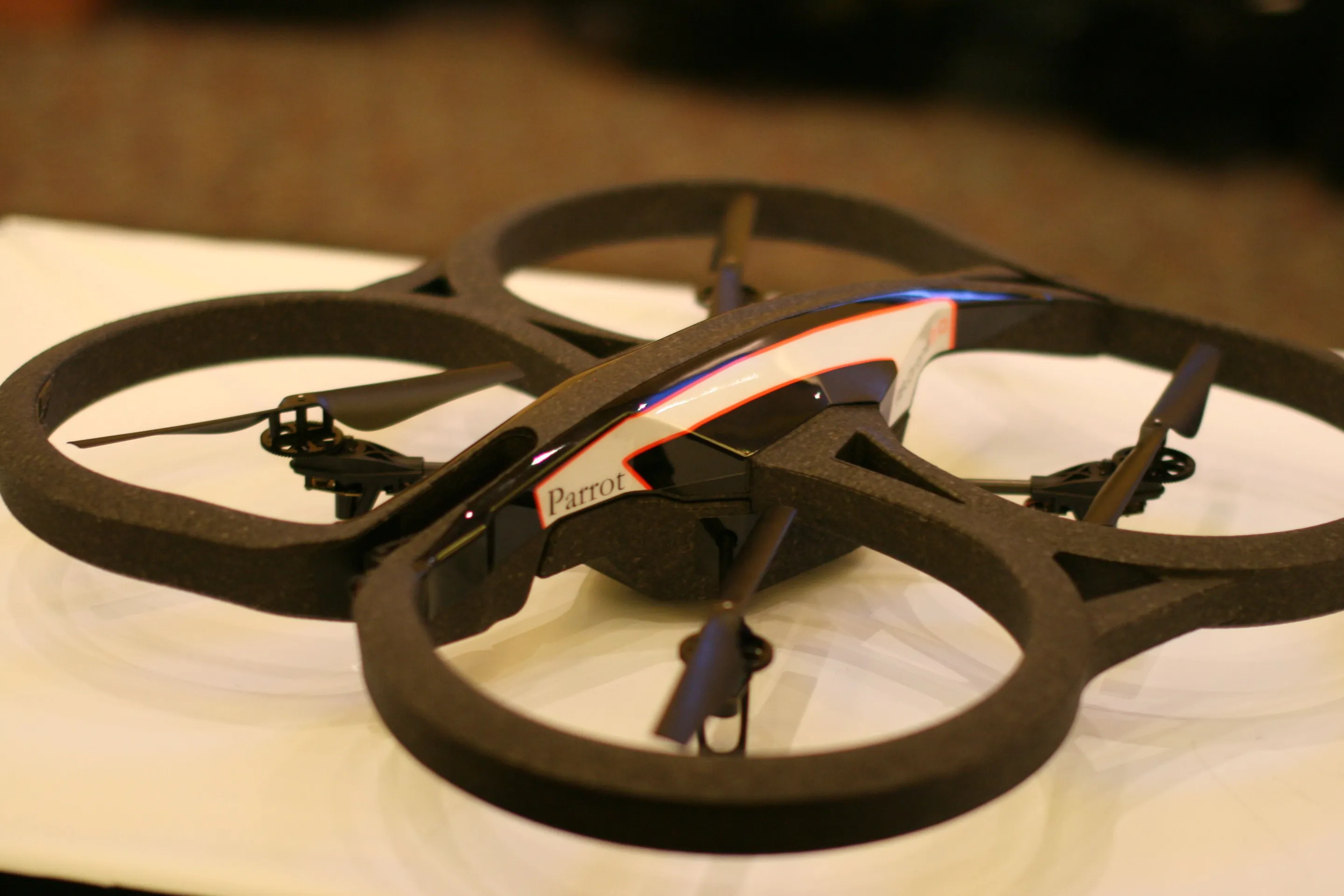 All the flight data (altitude, speed, duration and place) can be saved, checked by the pilot and shared with the community