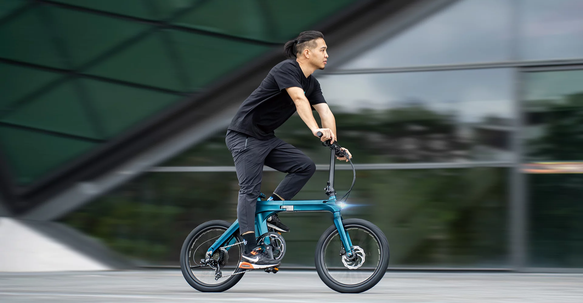 The Fiido X V2 comes packing a 250-W or 350-W rear-hub motor with three levels of pedal assist