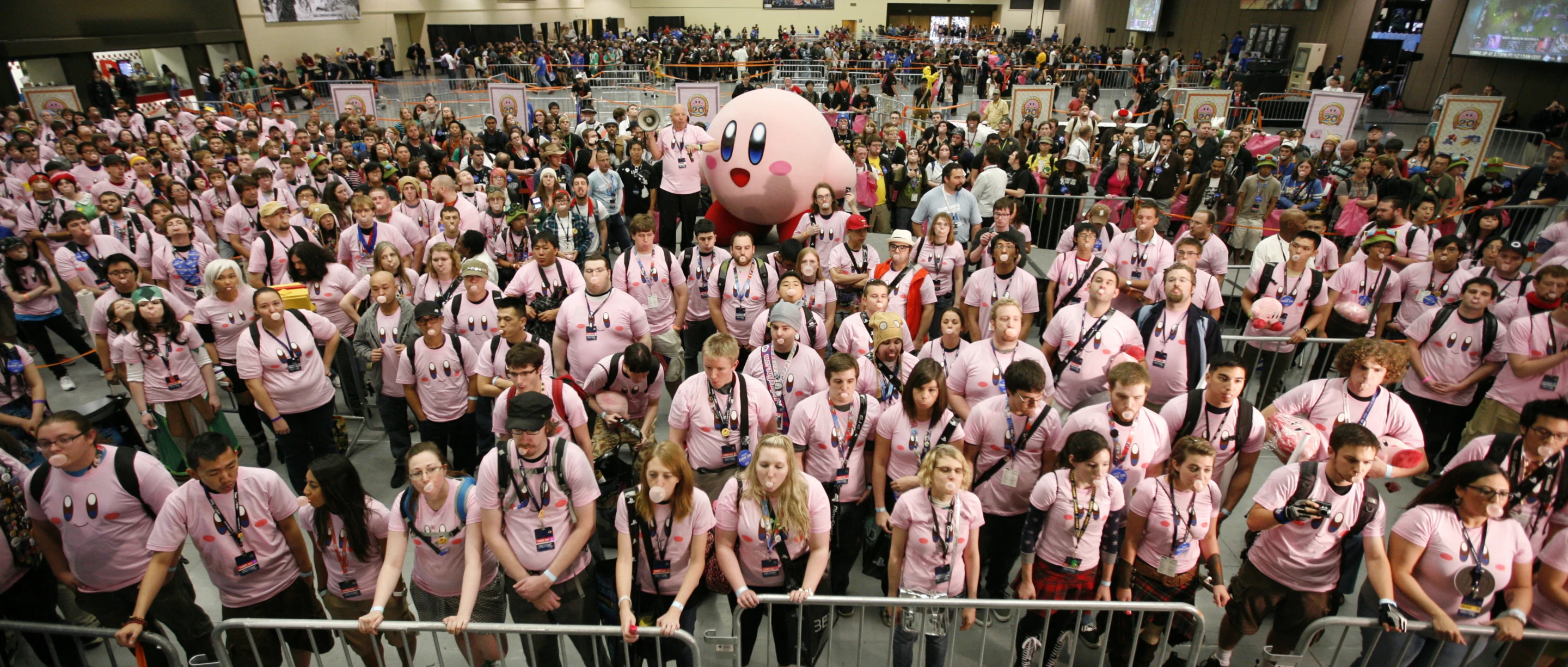 536 Kirby fans got to break a bubblegum blowing record as well as preview the 20th anniversary game collection