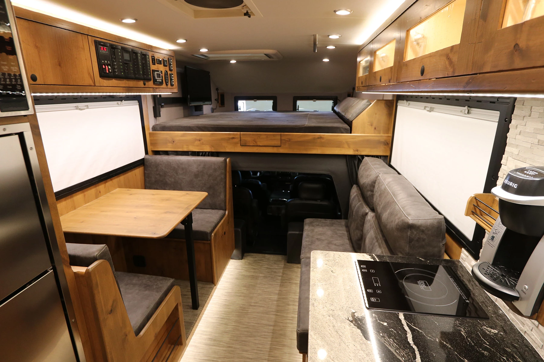 Similar to the Aspen, the Breckenridge has a front dinette but a medium sofa and kitchen instead of small sofa and large kitchen