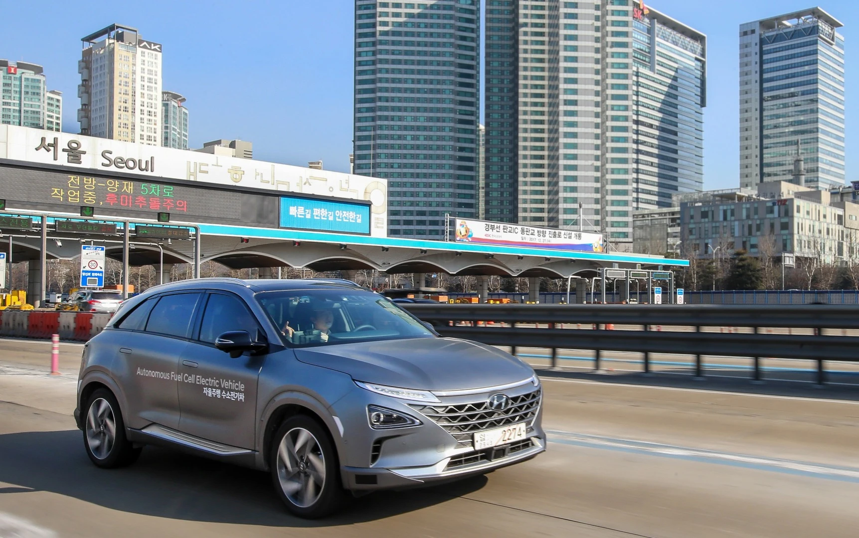 An autonomous Hyundai Nexo on the road between Seoul and Pyeongchang