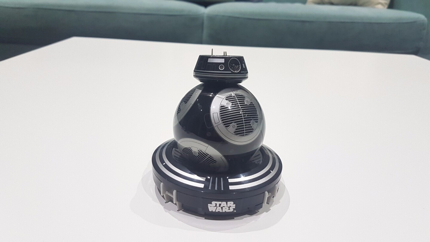 BB-9E recharges via induction on his base, which plugs into a USB-C cable