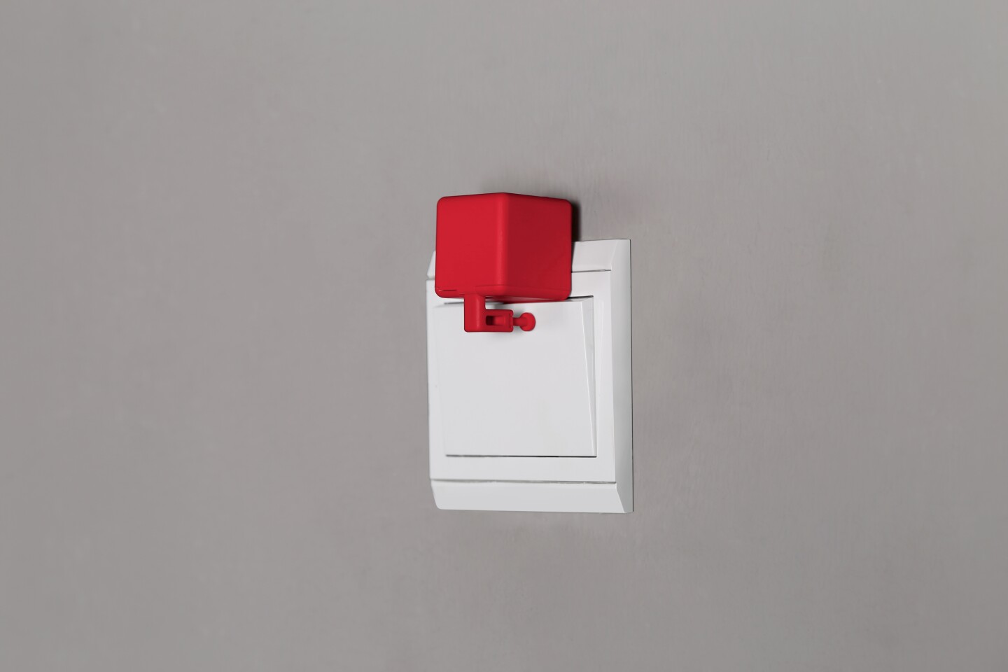 Fingerbot can be remotely controlled through an app, and even over the internet when you're not home