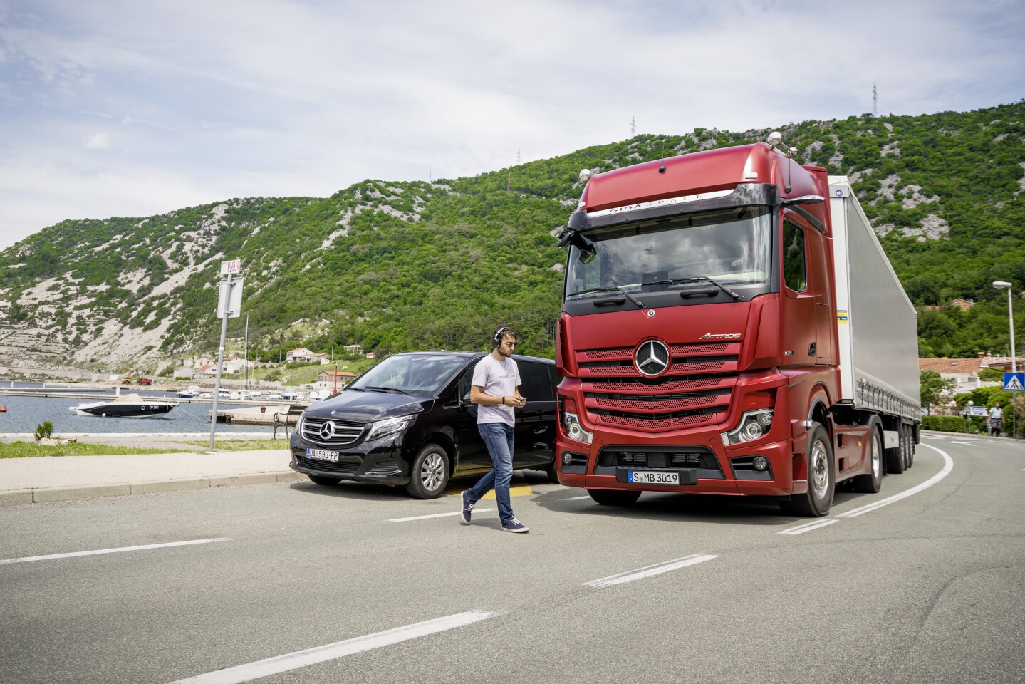 The Actros now includes pedestrian detection and collision prevention