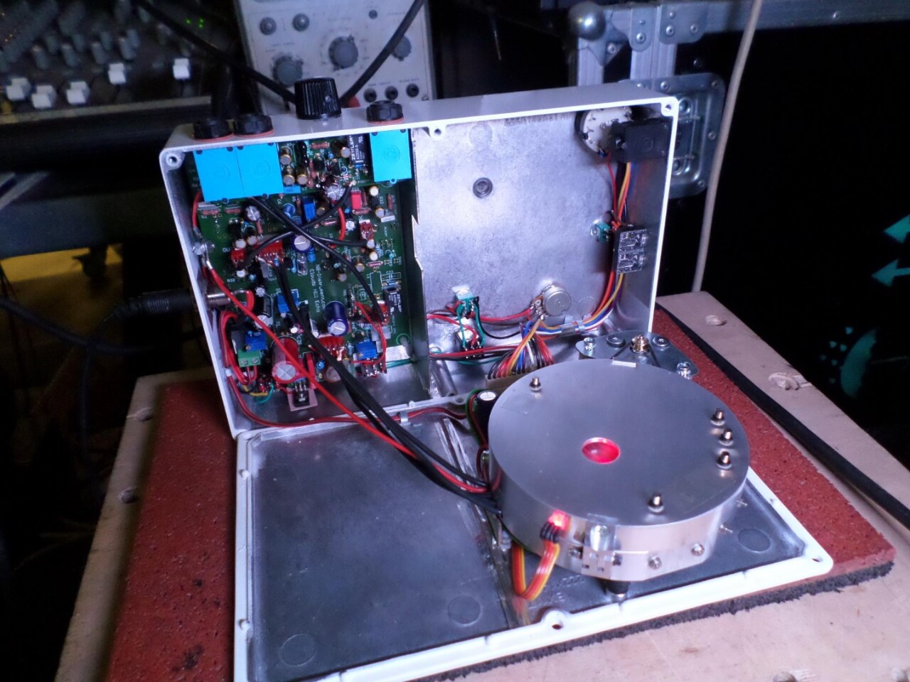 The floppy disc inside the Echo delay pedal is driven by a 12 V DC digital drive system tapedeck motor