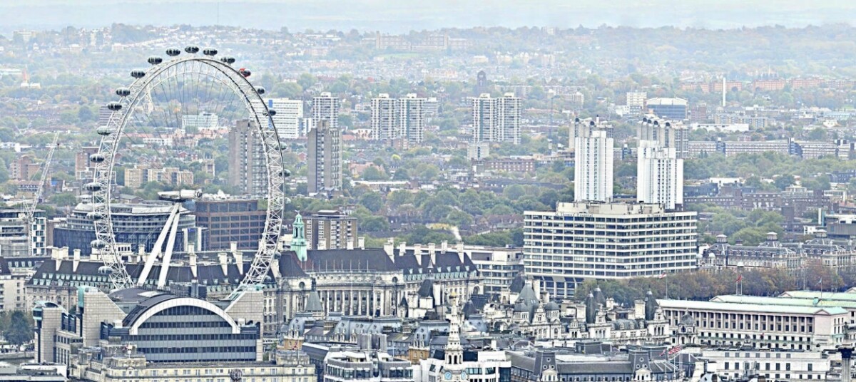 Even at great distances, you can still clearly see the faces of individual people and pinpoint famous landmarks