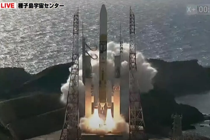 SLIM/XRISM lifting off