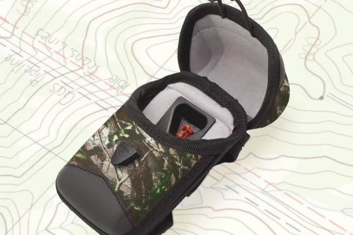 The T-Reign's retractable cable ensures your smartphone or GPS doesn't meet a swift, painful end