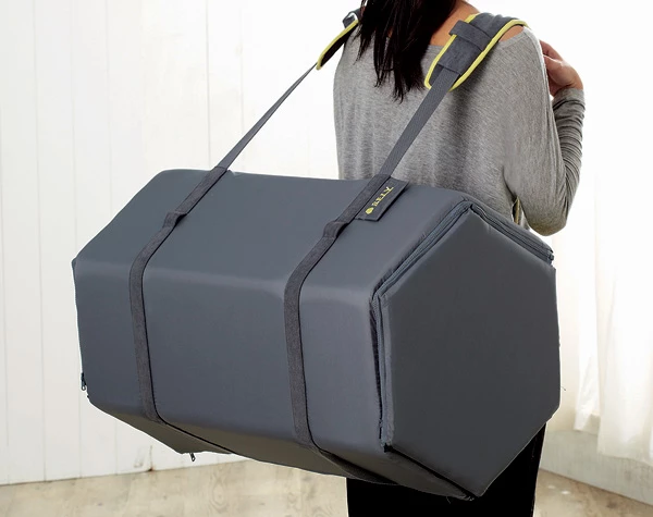 Designed by Chen Yu Jung, Rely offers survivors simple and necessary comforts which all fit together in a lightweight and compact kit
