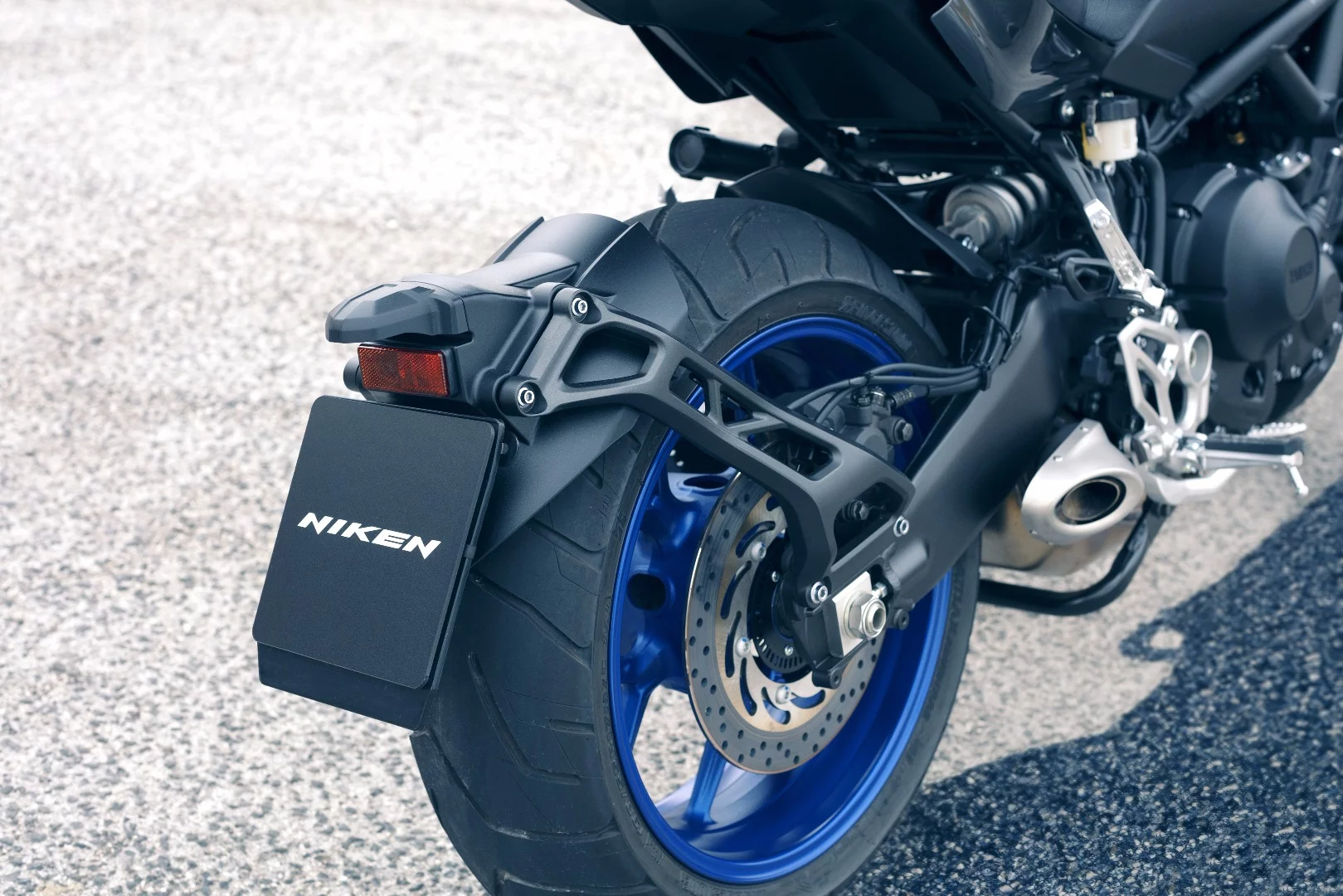 2018 Yamaha Niken: rear swingarm and license plate holder