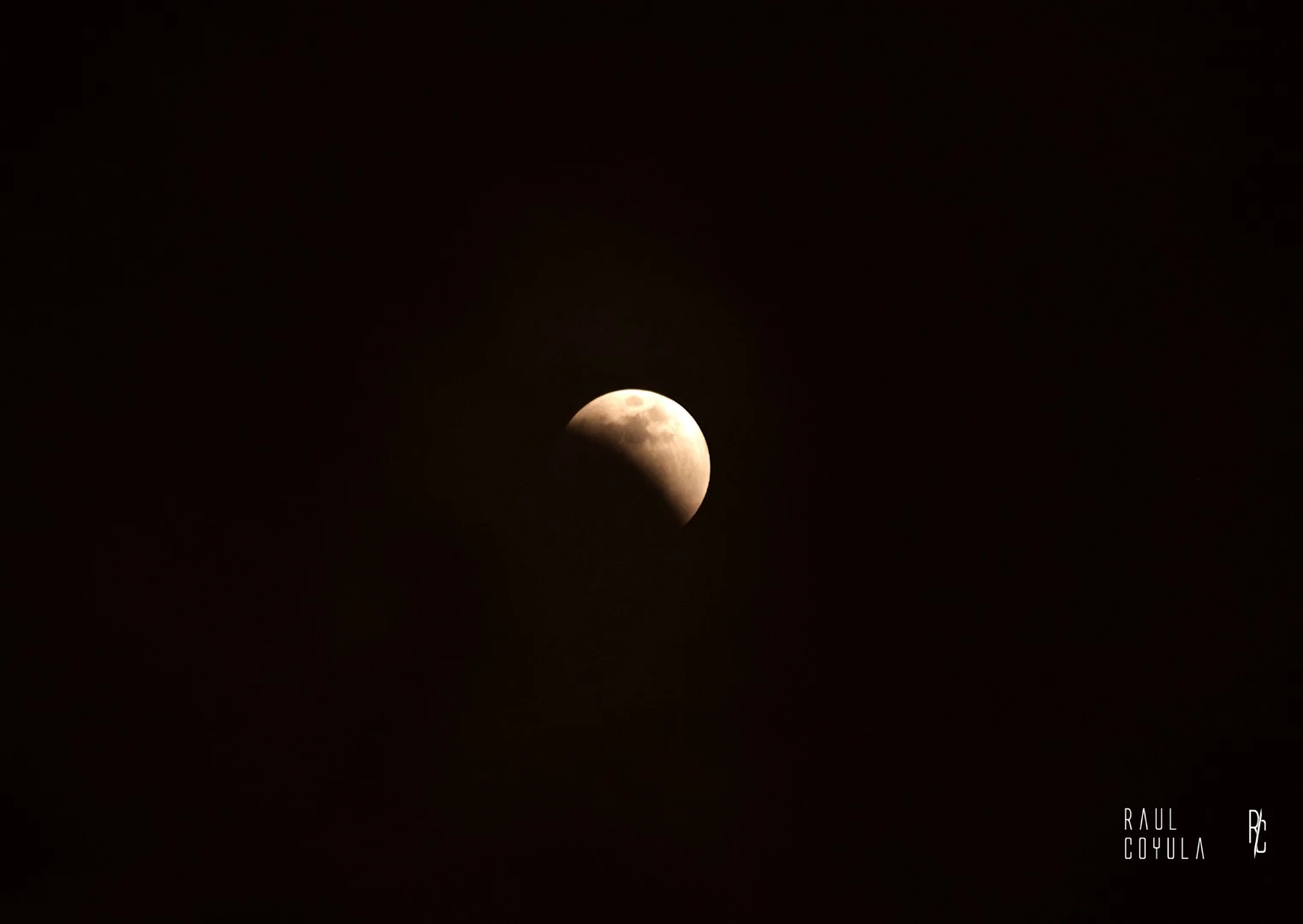 Blood Moon as captured by Raúl Coyula in Portoviejo, Ecuador
