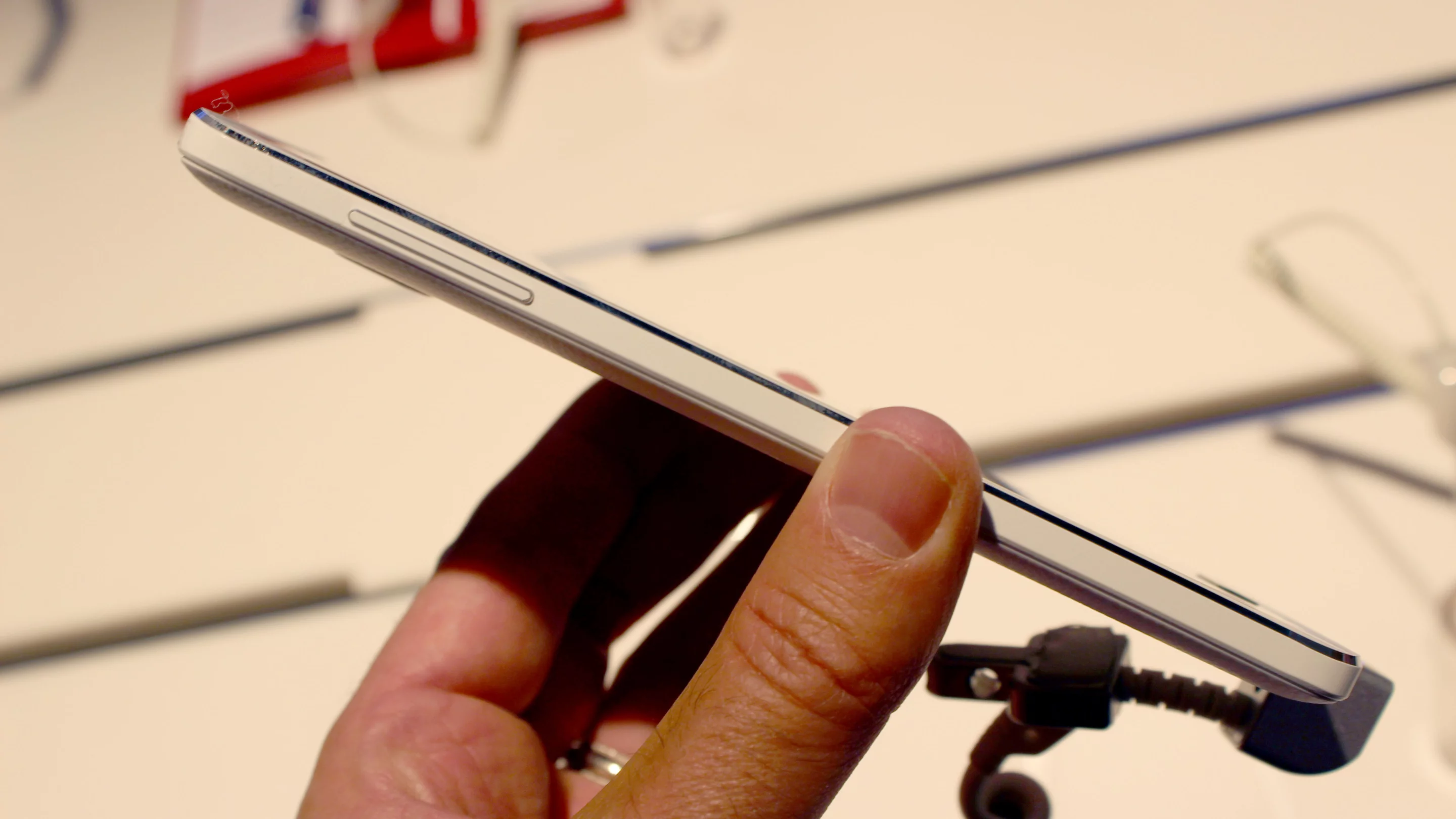 Galaxy Note Edge (Photo: Will Shanklin/Gizmag.com)