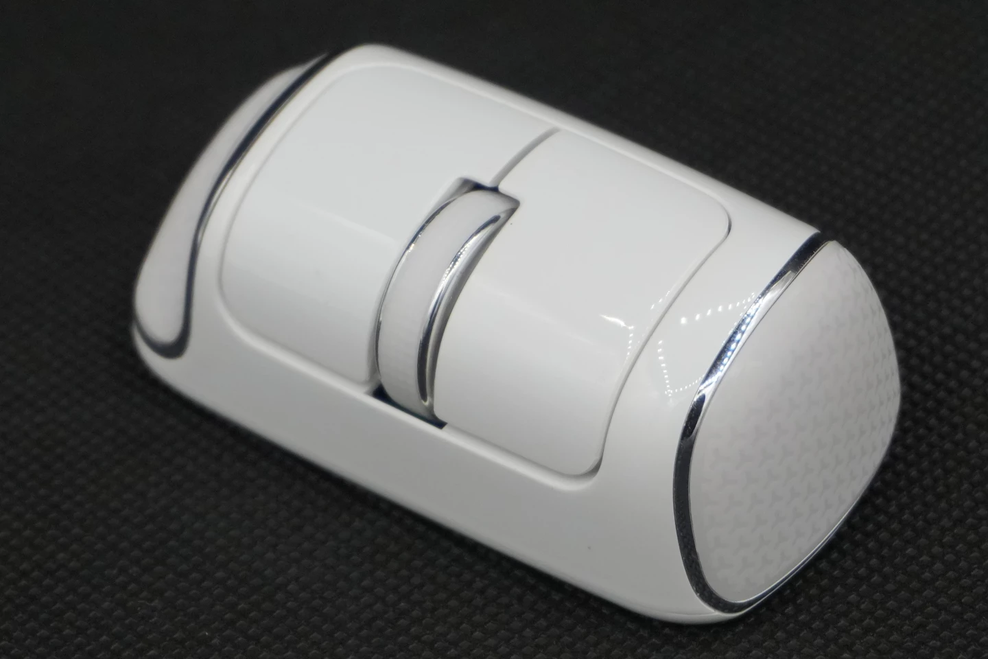 The mouse is available in color choices of black and white