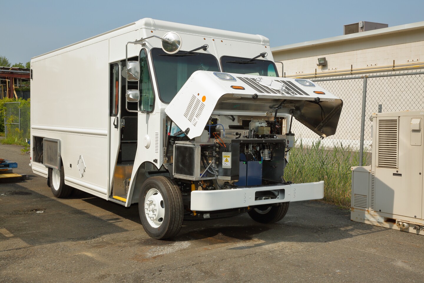 FedEx Express delivers the goods with fuel cellpowered truck