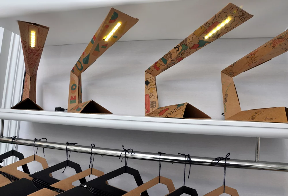 Get creative and decorate your lamp by hand (photo Edoardo Campanale/Gizmag)