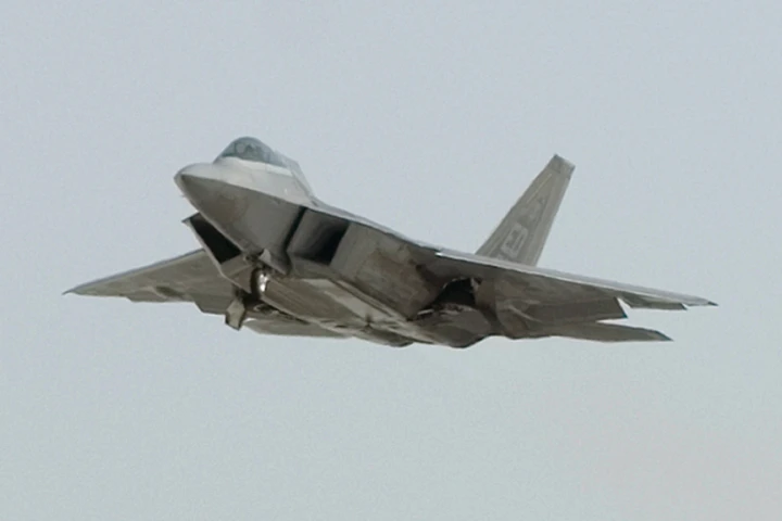 An F-22 Raptor powered by biofuel takes off March 18, 2011, at Edwards Air Force Base, Calif. (Image: U.S. Air Force photo/Kevin North)