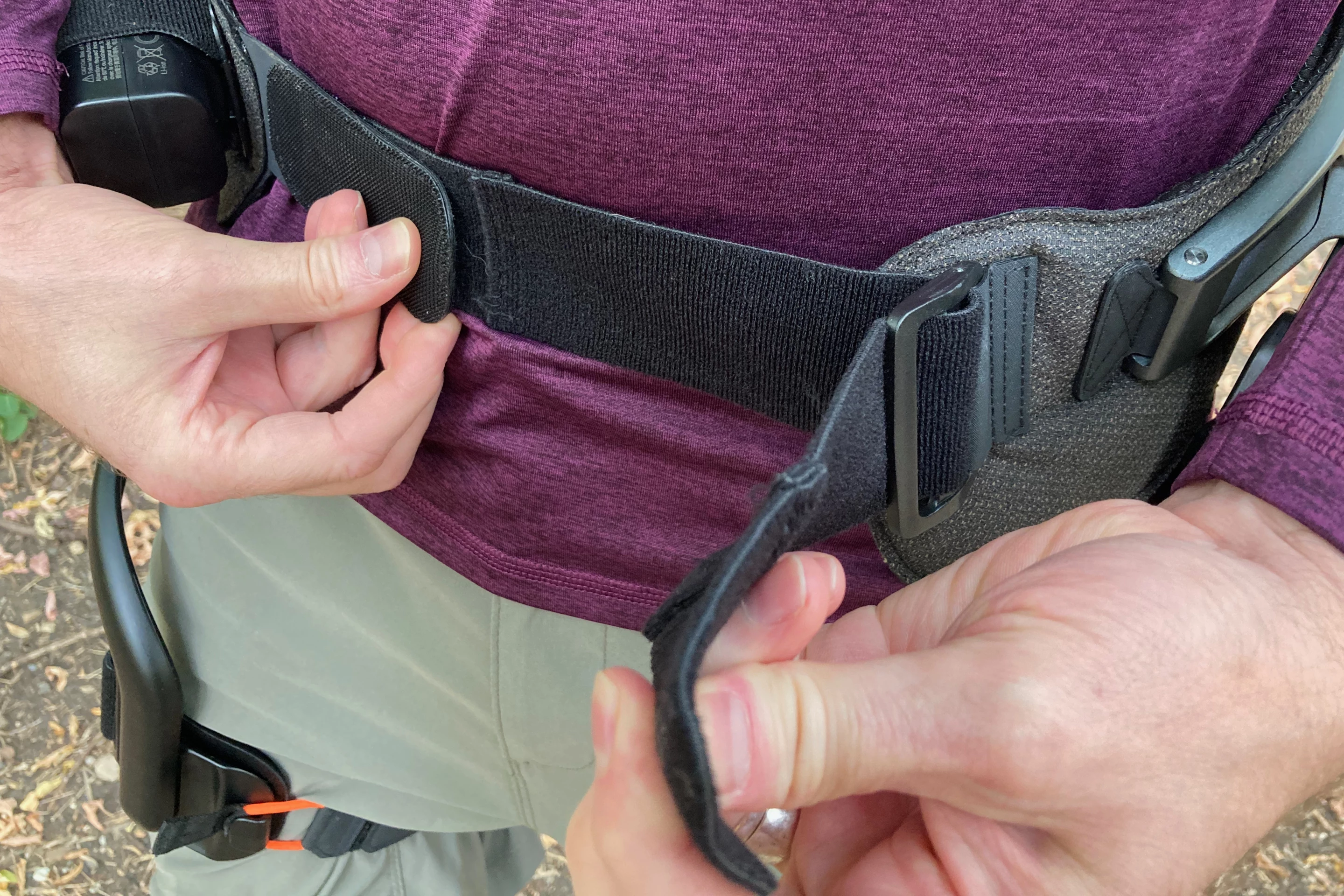 The hook-and-loop waist strap has a tendency to come unthreaded from the belt