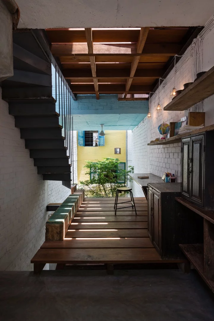 Saigon House is a love letter to alleyways in Ho Chi Minh City from a21 Architects. Four floors on a 118 in (3 mt) wide plot were structured around a tree at the center of the building