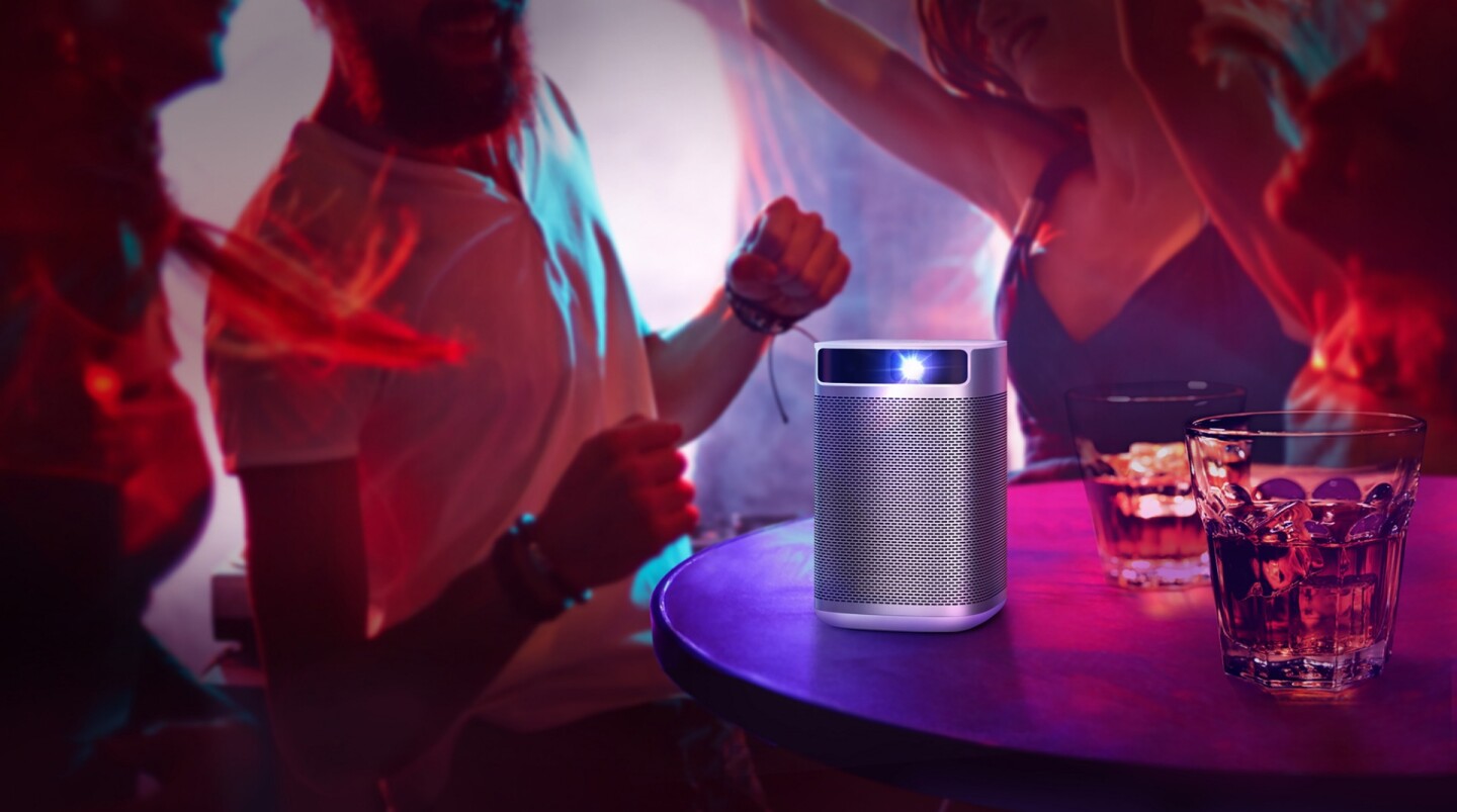The Xgimi MoGo Pro can throw a 76 inch Full HD image on the wall, and pump out sounds through a built-in Harman Kardon-designed audio system