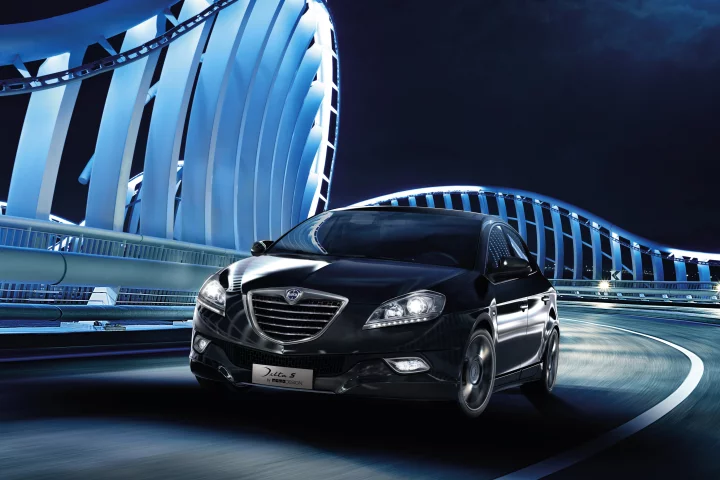 Delta S is powered by a1.9-liter Twin Turbo MultiJet engine, producing 190 hp and 295 lb.ft (400 Nm) of torque