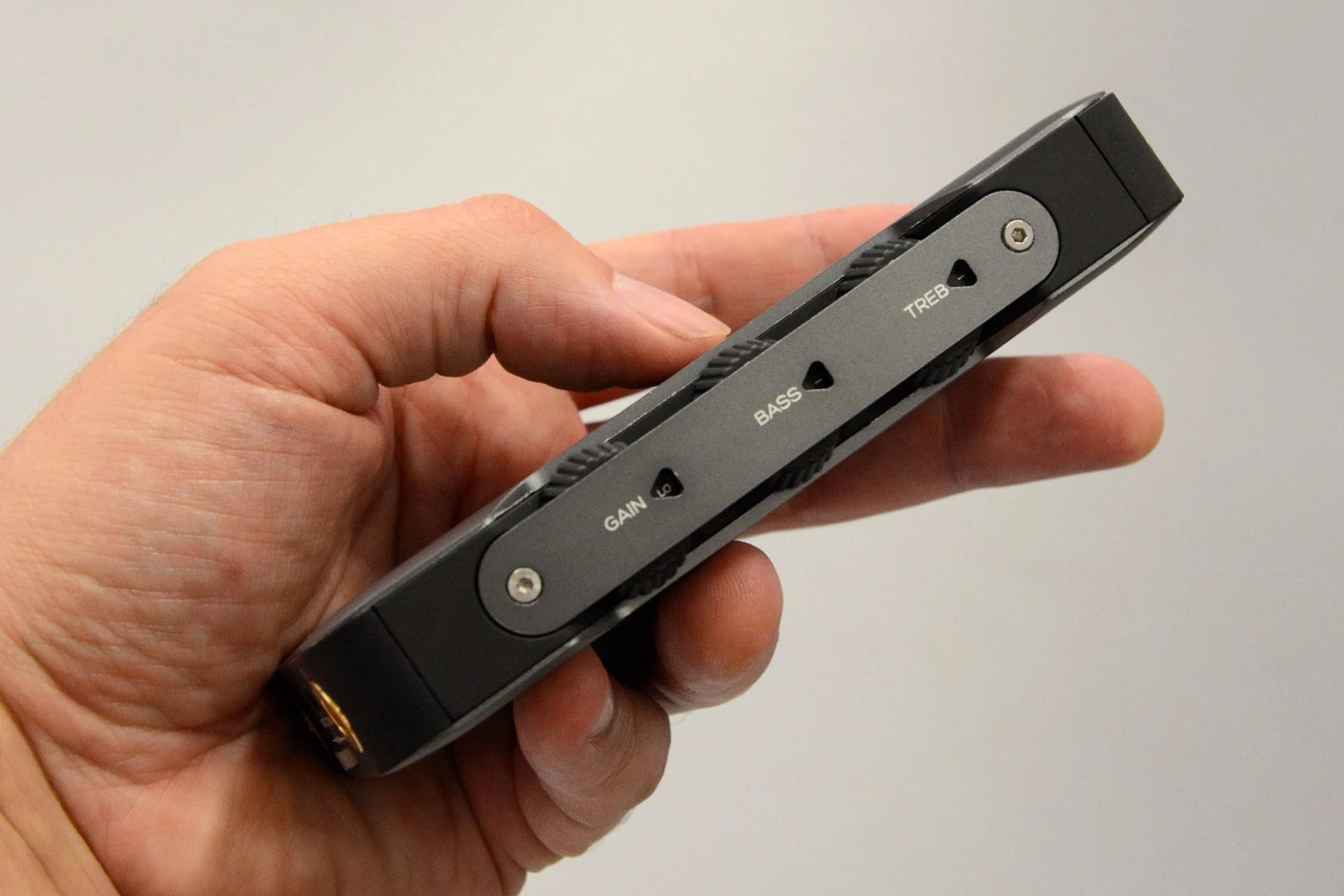 The clicky treble, bass and gain wheels are protected by a steel bar, with drill holes to view selected levels