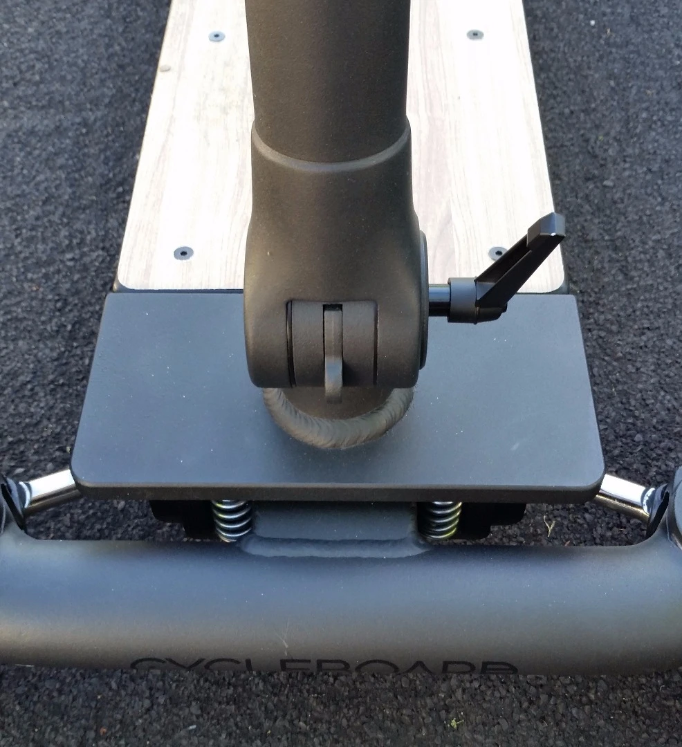 The lower lever locks the handlebar downtube into an upright or down position