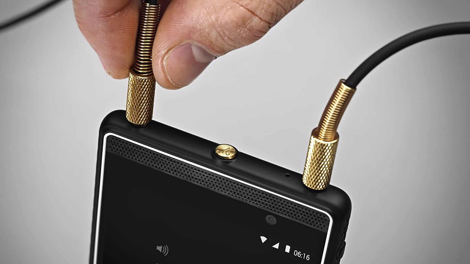 The Marshall London has two stereo jacks with independent volume controls