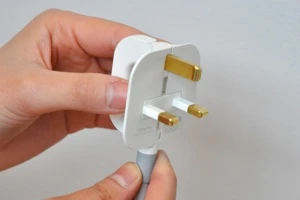 Flaps flick out to form the back of the plug (Credit: Min-Kyu Choi)