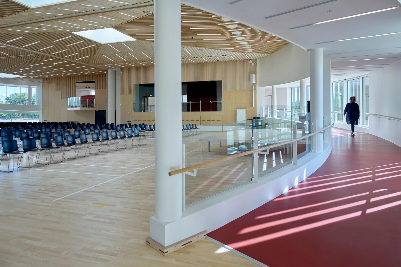 The floors, walls and ceiling in the sports hall are covered with ash wood