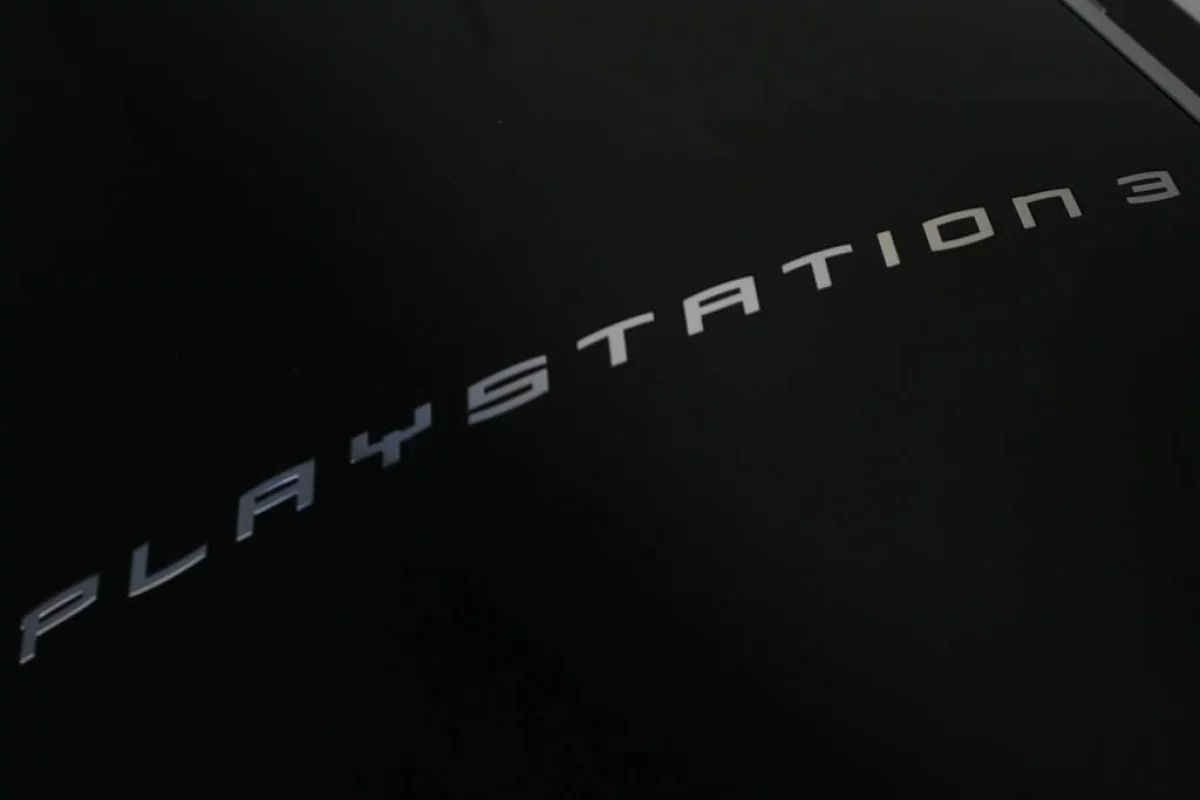 Sony's upcoming firmware update removes the Other OS feature from the non-Slim PS3s which were available until Q4 2009