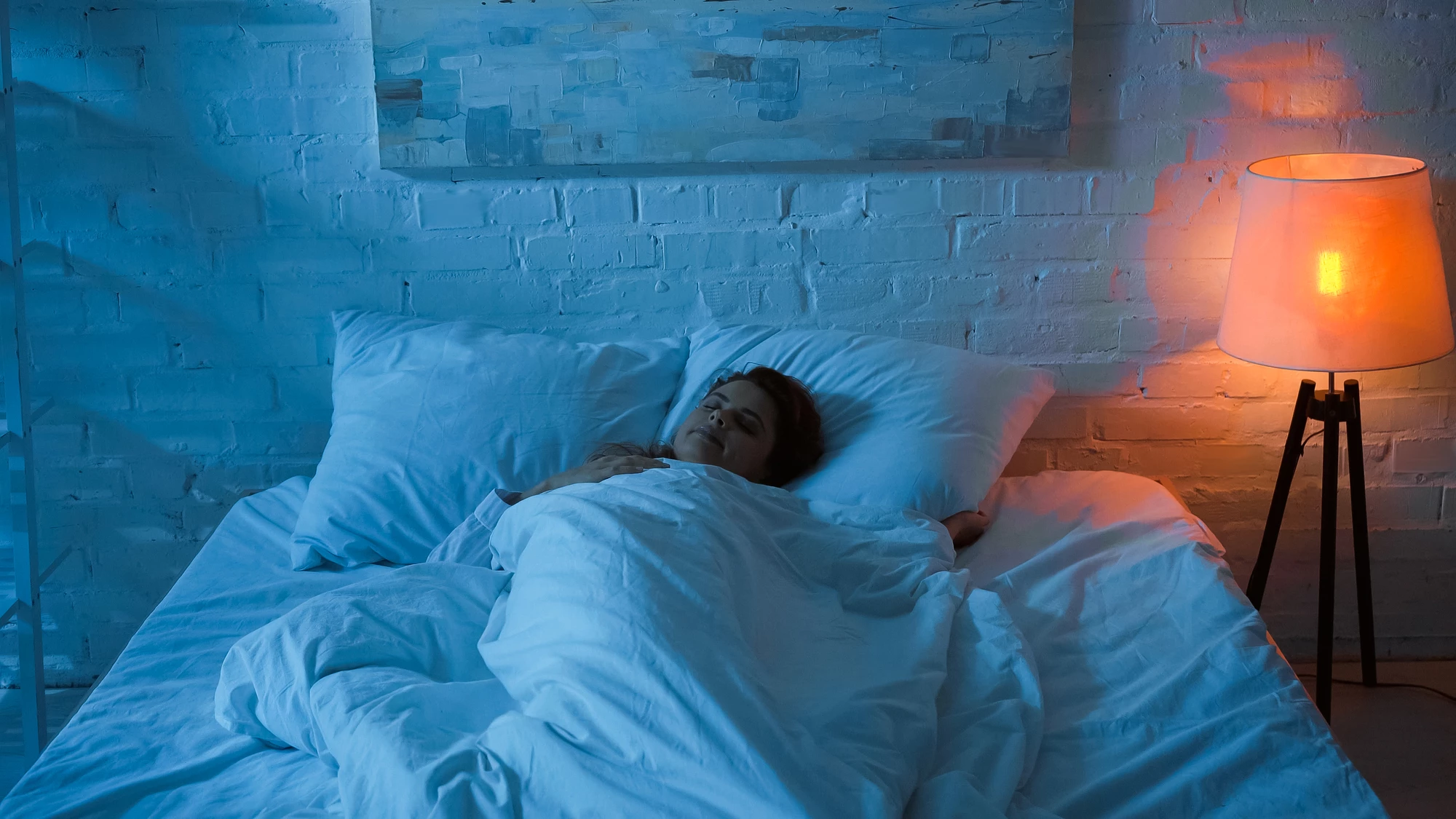 A new study has found that extending sleep duration can help reduce calorie intake among obese subjects