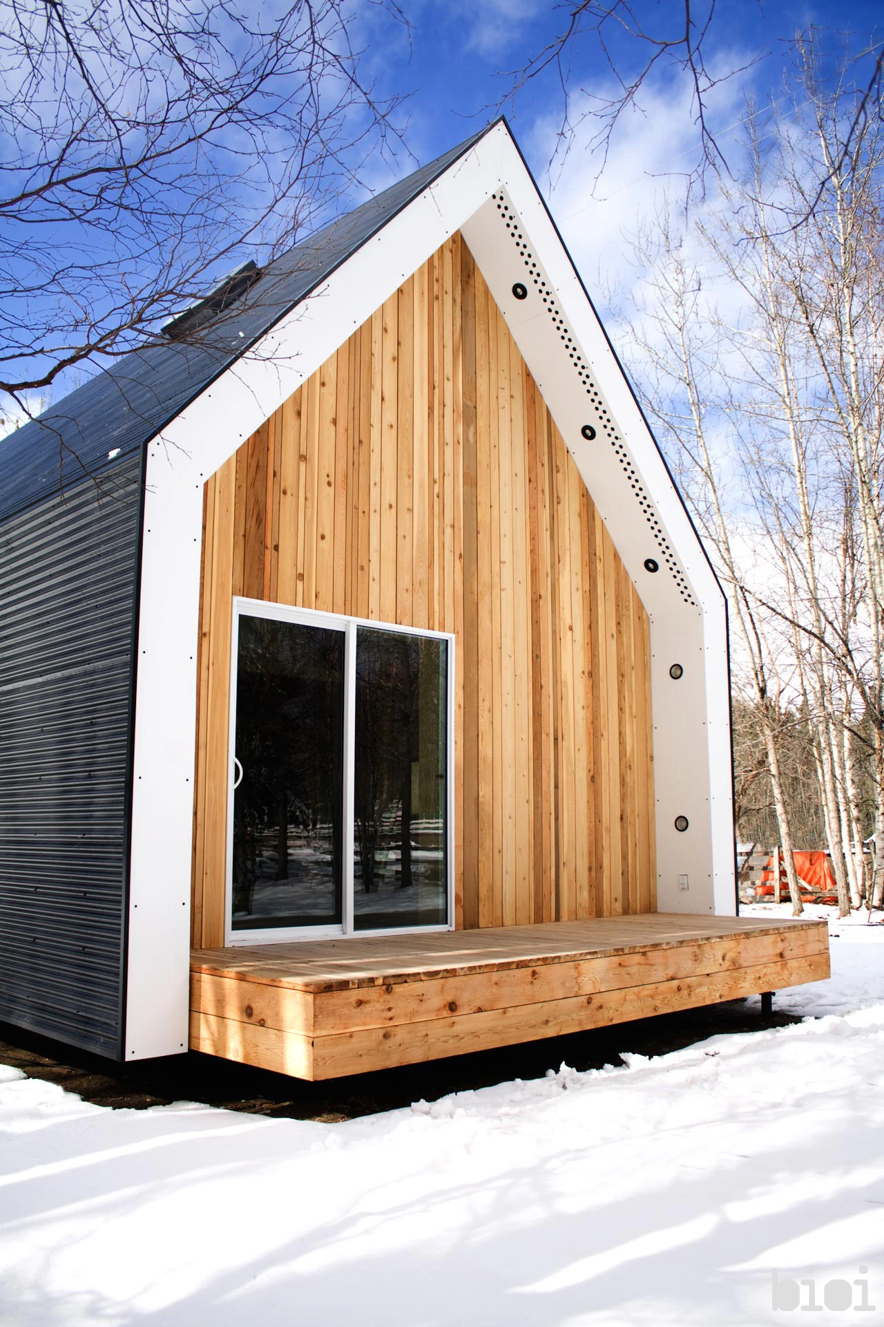 The iconic looking home is raised 200mm (7.9 inches) off the ground and is positioned along a large clearing surrounded by farmland (Photo by: Alison Anderson)