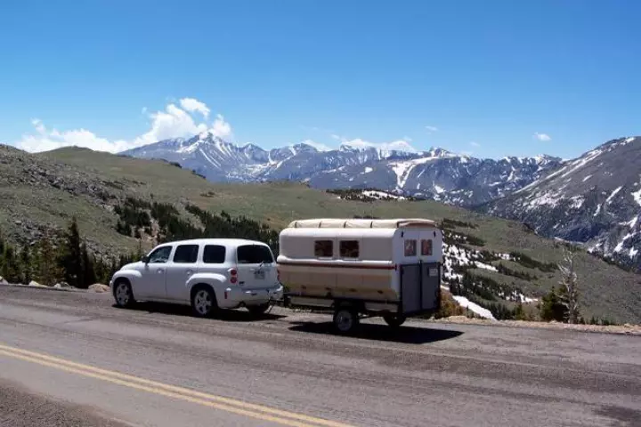 The Teal camper was designed around the Chevy HHR's 1,000-lb (455-kg) towing capacity