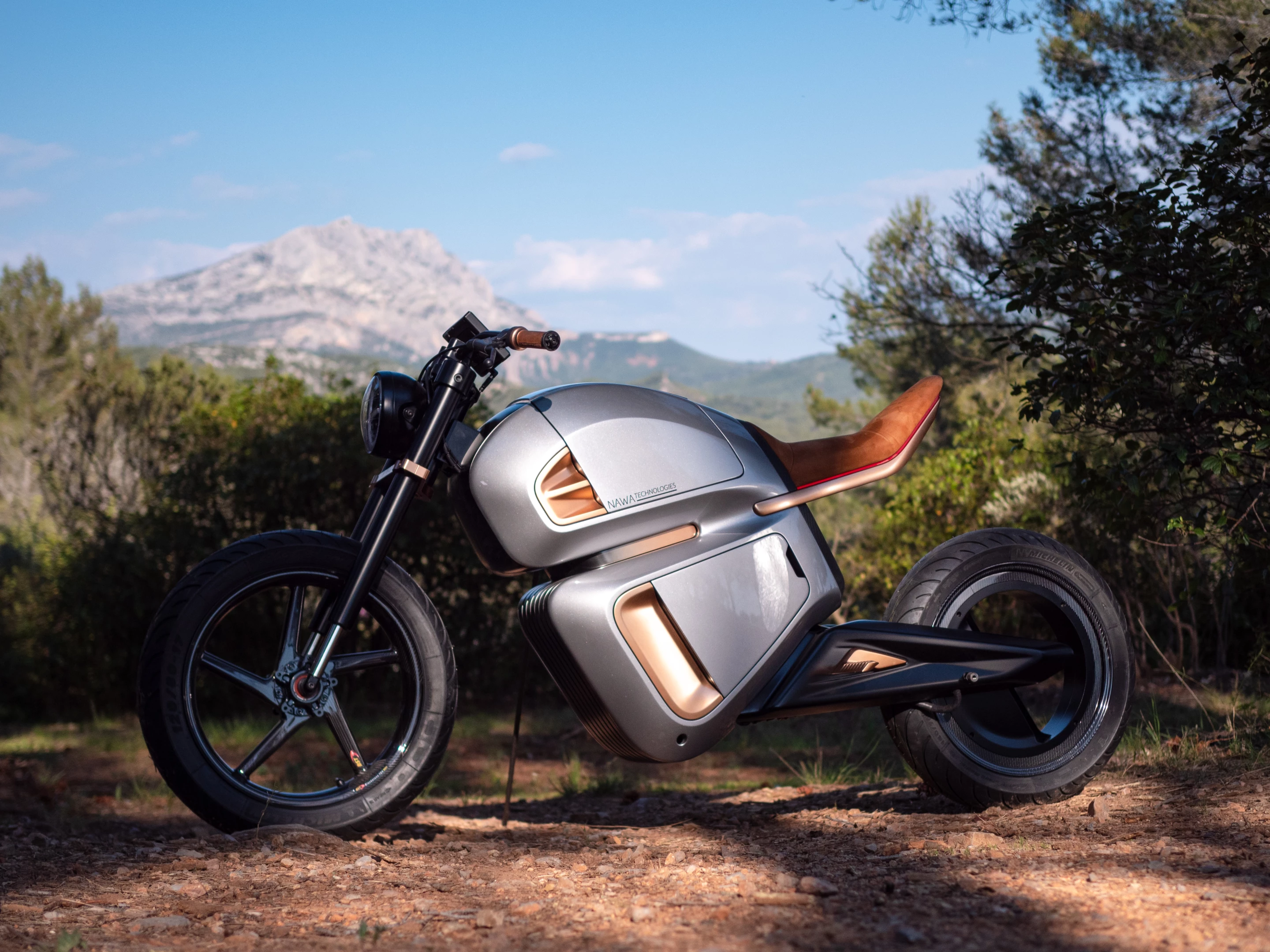 The hubless rear wheel almost goes unnoticed on such a radically futuristic design