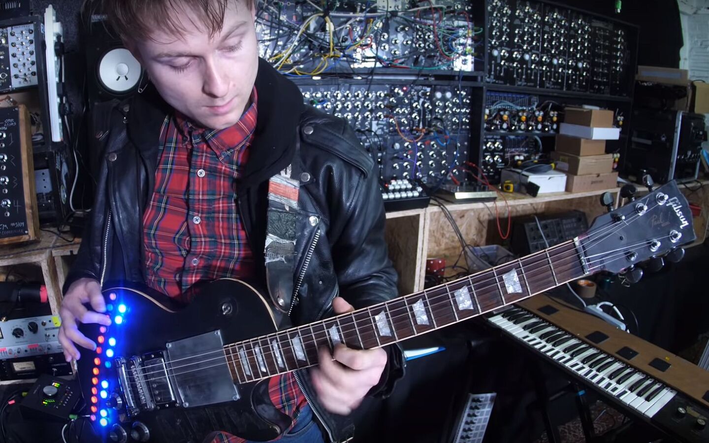 Synth hacker helps Gibson Les Paul go MIDI mad